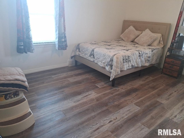 1519 S 3rd St, Pekin, IL 61554 - bedroom featuring wood finished floors