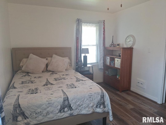 1519 S 3rd St, Pekin, IL 61554 - bedroom featuring wood finished floors and baseboards