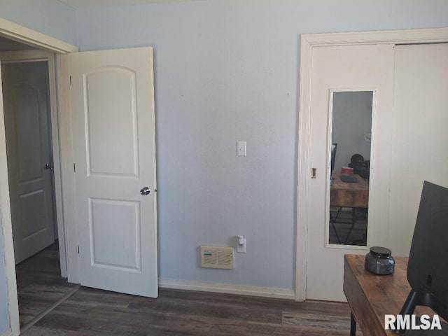 1519 S 3rd St, Pekin, IL 61554 - bedroom featuring wood finished floors and baseboards