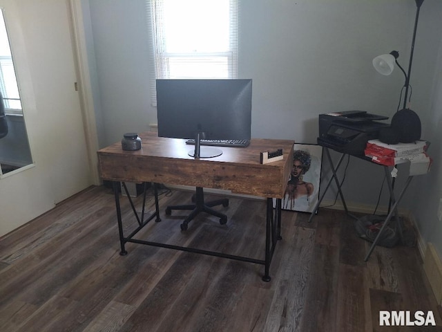 1519 S 3rd St, Pekin, IL 61554 - office space with healthy amount of natural light and wood finished floors