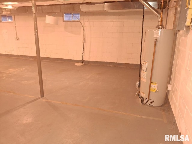1519 S 3rd St, Pekin, IL 61554 - unfinished below grade area with gas water heater