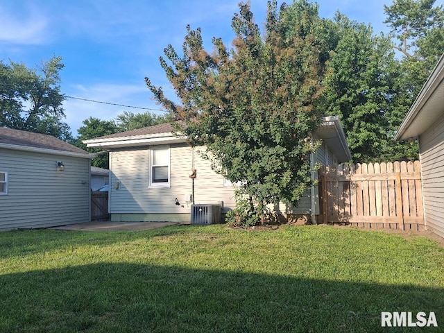 1519 S 3rd St, Pekin, IL 61554 - view of yard