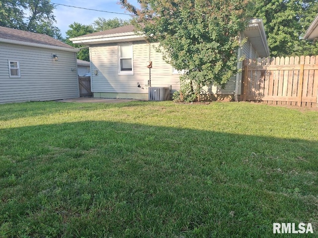 1519 S 3rd St, Pekin, IL 61554 - view of yard