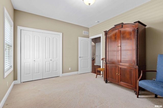 2627 W Lake Pointe Ter, Peoria, IL 61614 - living area with light colored carpet and baseboards