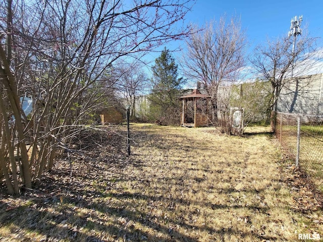 2827 W Larchmont Ln, Peoria, IL 61615 - view of yard featuring a gazebo