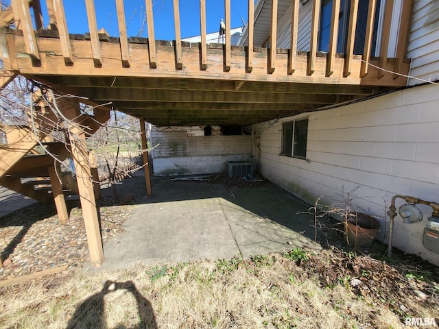 2827 W Larchmont Ln, Peoria, IL 61615 - view of patio / terrace