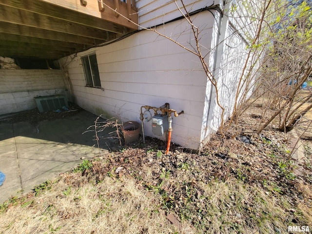2827 W Larchmont Ln, Peoria, IL 61615 - view of side of property with a central air condition unit