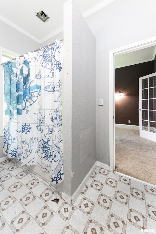 1315 N Bourland Ave, Peoria, IL 61606 - bathroom with ornamental molding and curtained shower