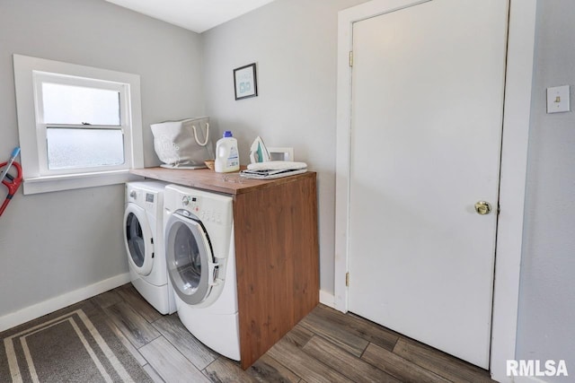 903 E Lake Ave, Peoria Heights, IL 61616 - laundry area featuring washing machine and clothes dryer and wood finished floors