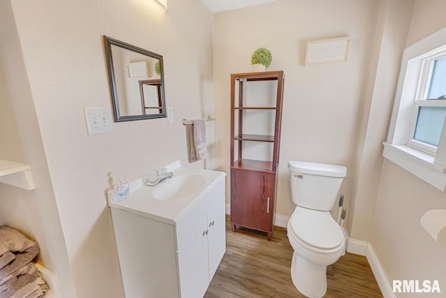 903 E Lake Ave, Peoria Heights, IL 61616 - bathroom with vanity and wood finished floors