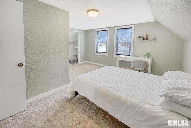 903 E Lake Ave, Peoria Heights, IL 61616 - carpeted bedroom with a textured wall and lofted ceiling