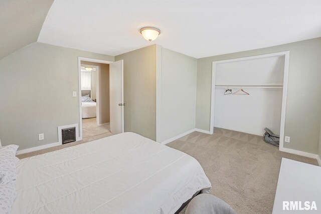 903 E Lake Ave, Peoria Heights, IL 61616 - carpeted bedroom with a closet and vaulted ceiling