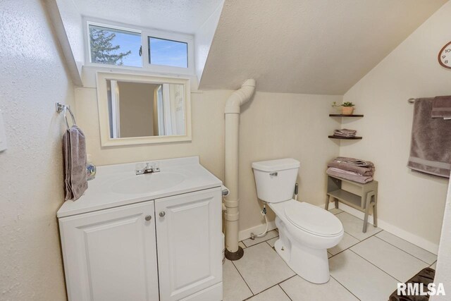 903 E Lake Ave, Peoria Heights, IL 61616 - bathroom featuring vaulted ceiling, vanity, tile patterned flooring, and a textured ceiling
