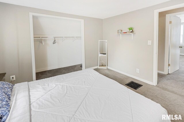 903 E Lake Ave, Peoria Heights, IL 61616 - carpeted bedroom featuring a closet and baseboards
