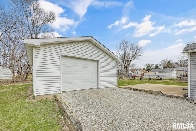 903 E Lake Ave, Peoria Heights, IL 61616 - detached garage with driveway