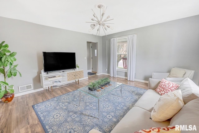 903 E Lake Ave, Peoria Heights, IL 61616 - living area featuring wood finished floors and a chandelier