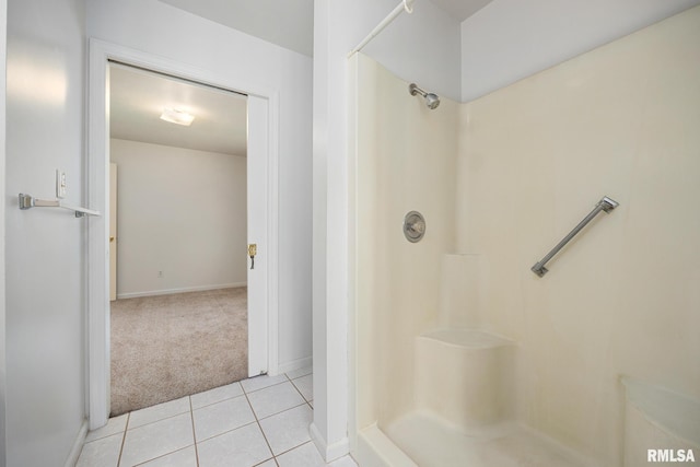 3524 W Saymore Ln, Peoria, IL 61615 - full bath featuring a shower and tile patterned floors