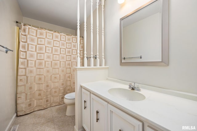 3524 W Saymore Ln, Peoria, IL 61615 - bathroom featuring vanity, tile patterned flooring, and curtained shower