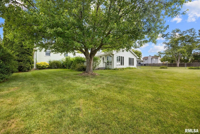 3524 W Saymore Ln, Peoria, IL 61615 - view of yard