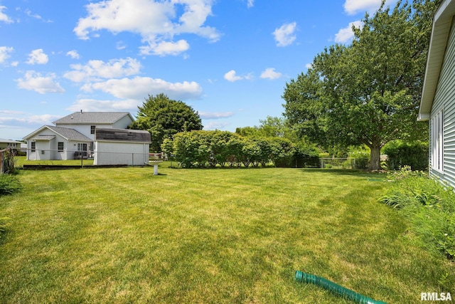3524 W Saymore Ln, Peoria, IL 61615 - view of yard