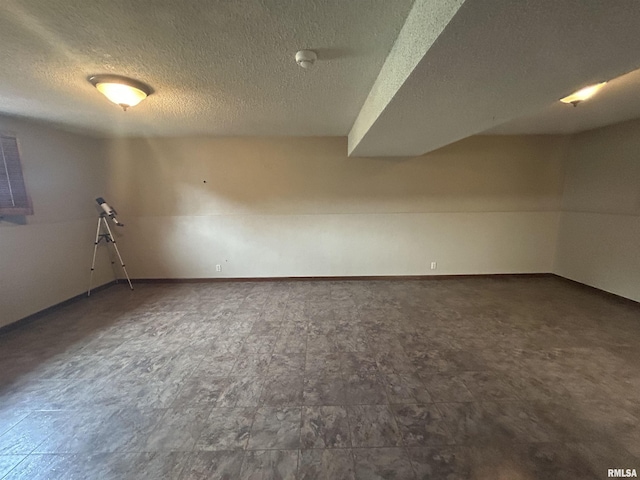 3406 W Brookside Dr, Peoria, IL 61615 - empty room featuring a textured ceiling and a smoke detector