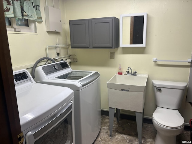 3406 W Brookside Dr, Peoria, IL 61615 - laundry room featuring separate washer and dryer