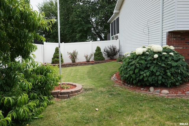 3406 W Brookside Dr, Peoria, IL 61615 - view of yard