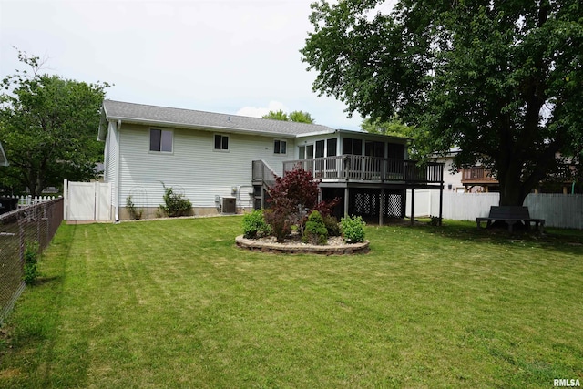 3406 W Brookside Dr, Peoria, IL 61615 - back of property with a sunroom and a fenced backyard