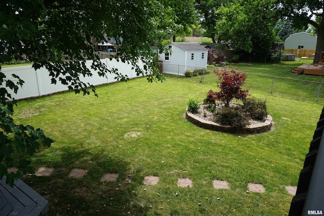 3406 W Brookside Dr, Peoria, IL 61615 - view of fenced backyard