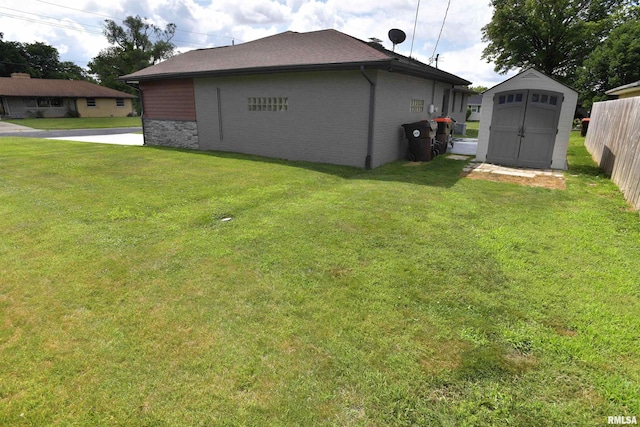 4527 N Nelson Dr, Peoria, IL 61614 - view of home's exterior with a storage unit