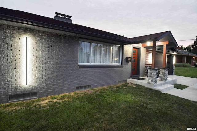 4527 N Nelson Dr, Peoria, IL 61614 - view of front of home with brick siding and a front yard