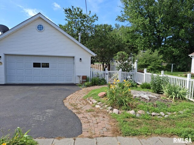 244 W Chestnut St, Canton, IL 61520 - photo 68