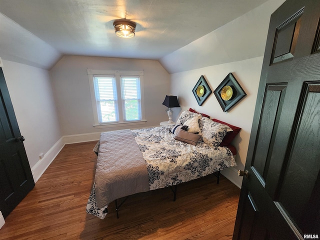 600 E Jefferson St, Washington, IL 61571 - bedroom with vaulted ceiling and wood finished floors