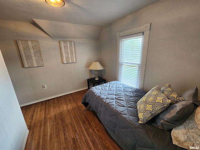 600 E Jefferson St, Washington, IL 61571 - bedroom with vaulted ceiling and wood finished floors