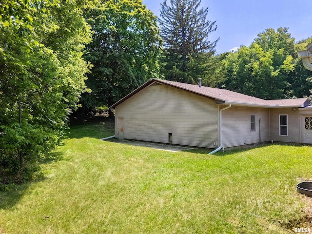 1426 N Main St, East Peoria, IL 61611 - view of home's exterior with a yard