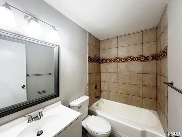 4914 N Bevalon Pl, Peoria, IL 61614 - bathroom with vanity and bathtub / shower combination