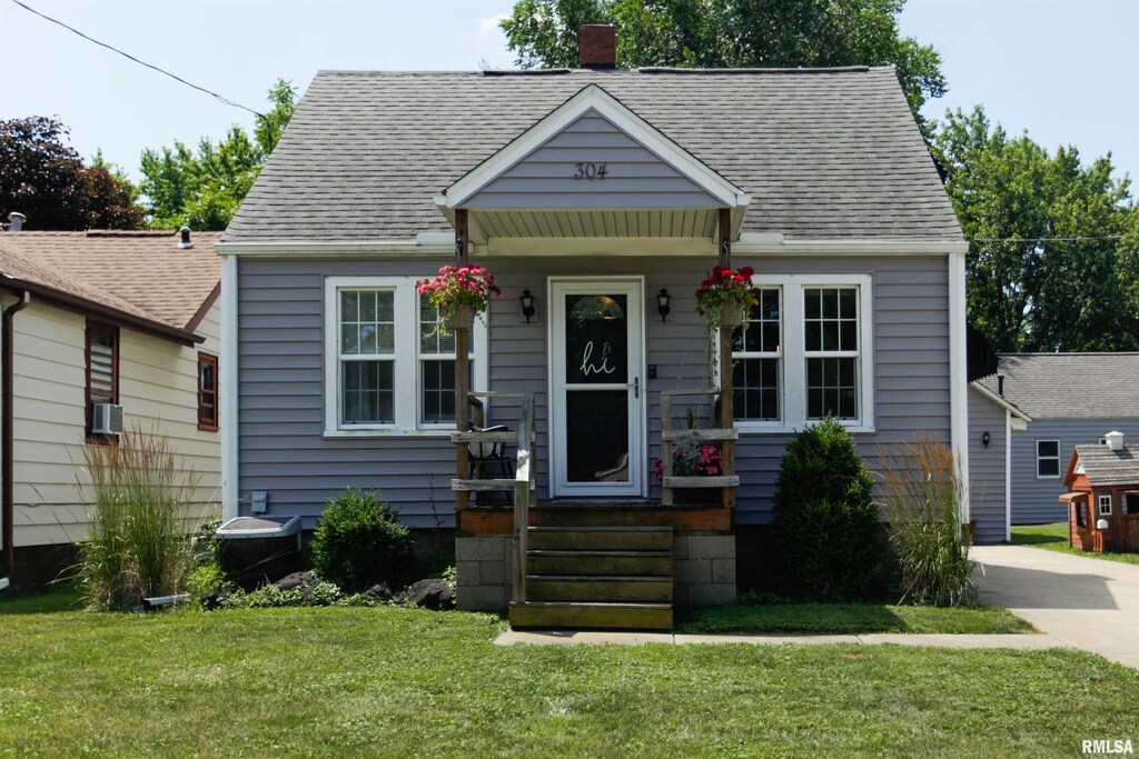 304 Park Ave, East Peoria, IL 61611 - photo 1