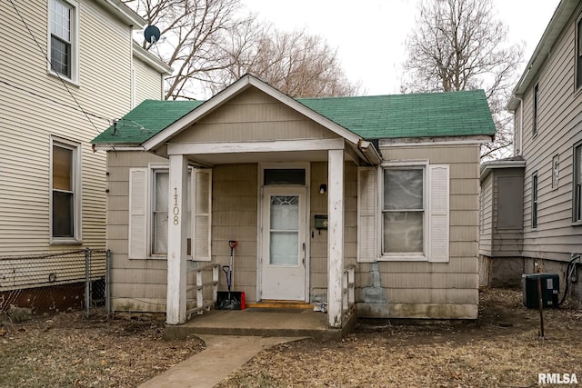 1108 NE Perry St, Peoria, IL 61603 - entrance to property with roof with shingles