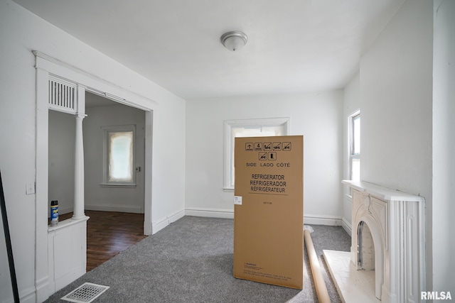506 Spring St, Peoria, IL 61603 - hall featuring carpet flooring and baseboards
