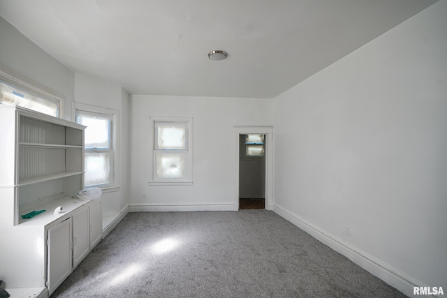 506 Spring St, Peoria, IL 61603 - spare room with carpet and baseboards
