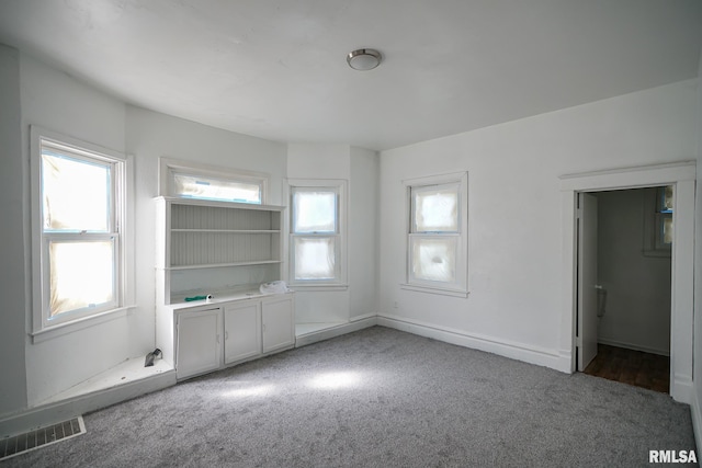 506 Spring St, Peoria, IL 61603 - spare room featuring carpet flooring and baseboards
