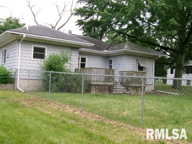 215 N Prairie St, Lacon, IL 61540 - back of house