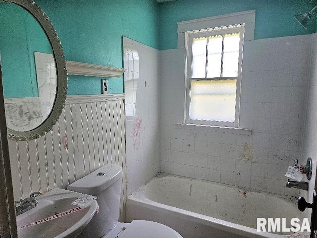 246 E Myrtle St, Canton, IL 61520 - bathroom with a bath and wainscoting