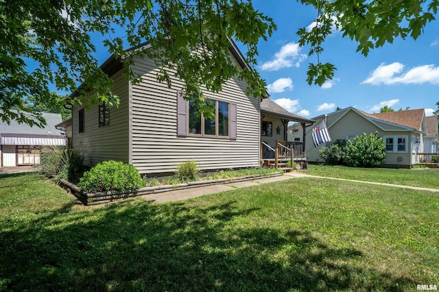 611 E Ash St, Canton, IL 61520 - view of front of home with a front yard