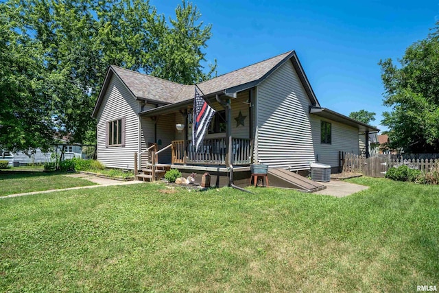 611 E Ash St, Canton, IL 61520 - view of front facade with a shingled roof