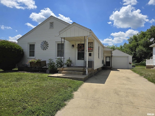 270 Thompson Ct, Canton, IL 61520 - view of front of home with an outbuilding, a garage, and a front yard