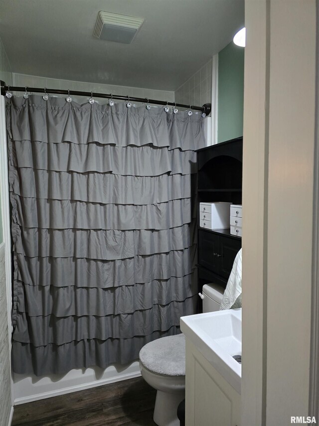270 Thompson Ct, Canton, IL 61520 - full bath featuring vanity, wood finished floors, and shower / bath combo with shower curtain