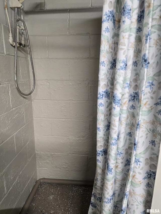 270 Thompson Ct, Canton, IL 61520 - full bathroom featuring a tile shower and concrete block wall
