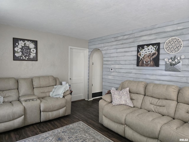 270 Thompson Ct, Canton, IL 61520 - living area featuring arched walkways and wood finished floors