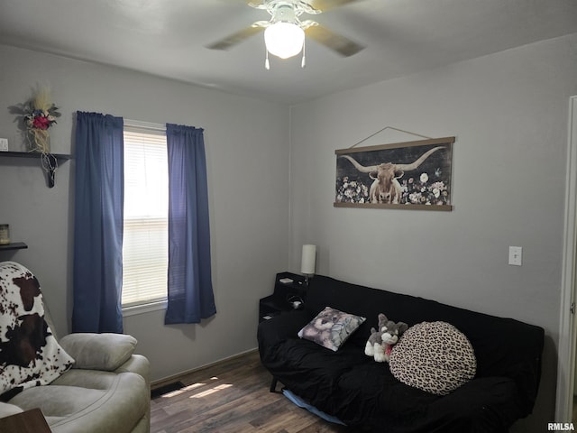 270 Thompson Ct, Canton, IL 61520 - living room with wood finished floors and ceiling fan